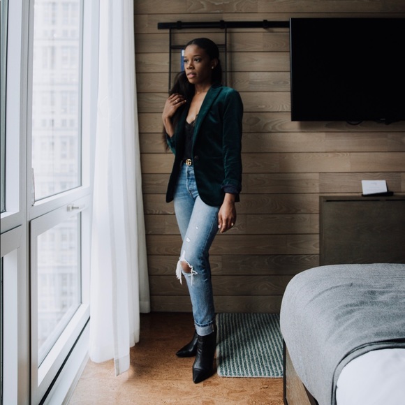 Follow me on Insta! @twentysomethingplus - Picture 1 of 1